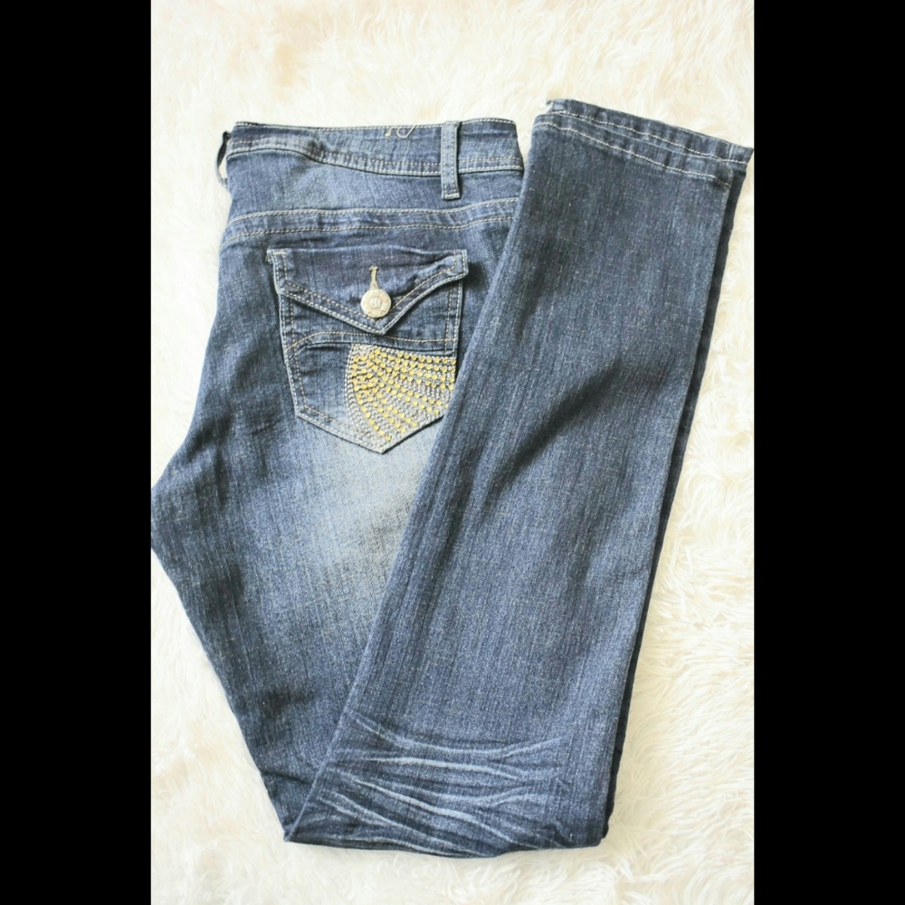 BRAND NEW Womens distressed Jeans